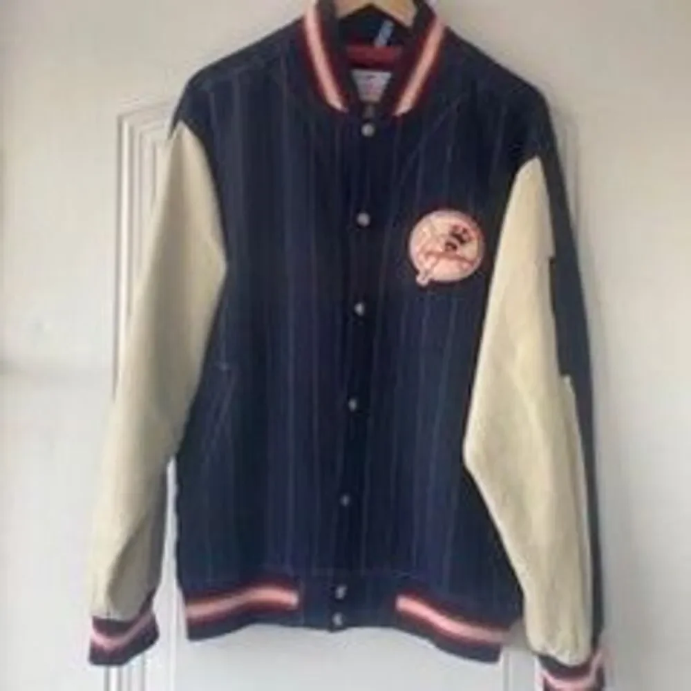 NEW YORK YANKEES COMMEMORATIVE VINTAGE JACKET SIZE LARGE EXCELLENT CONDITION!